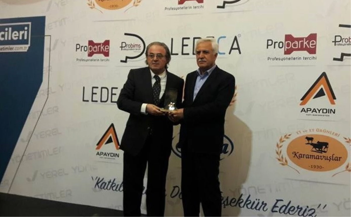 Başkan Toprak\'a Yılın Başarılı Belediye Başkanı Ödülü