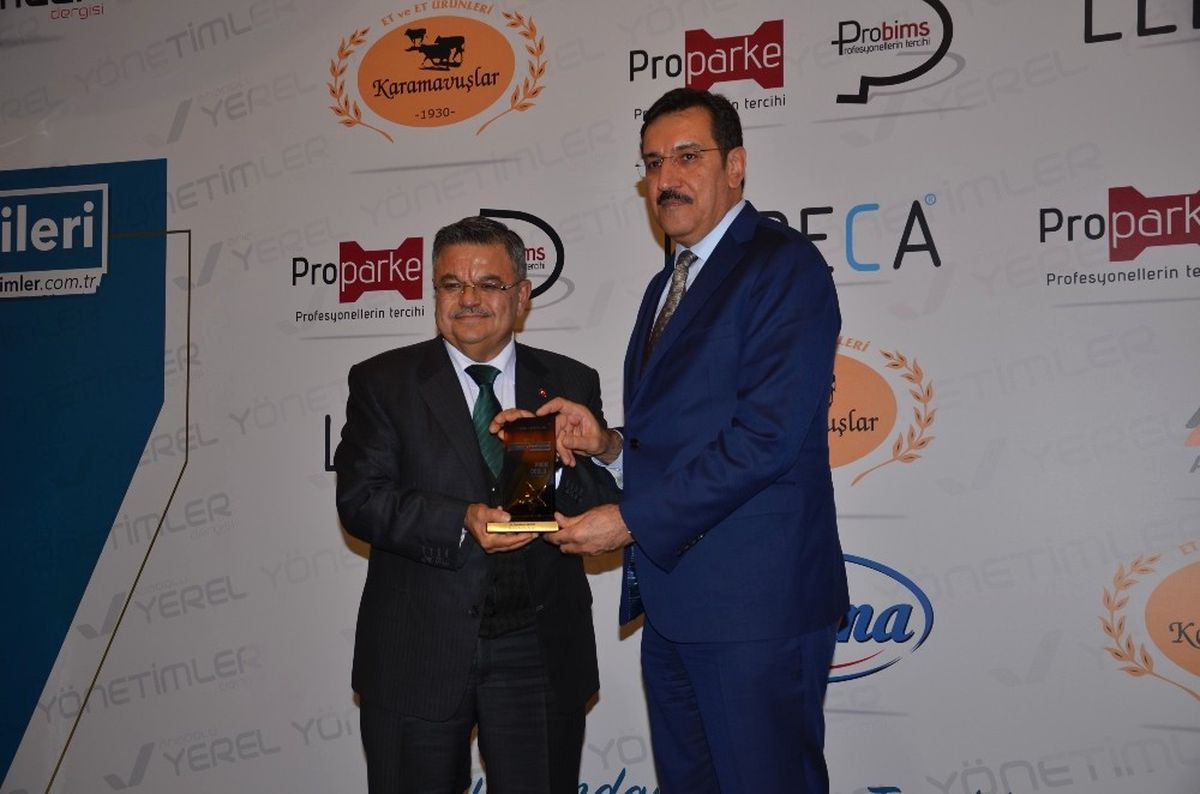 Başkan Yağcı, Ödülünü Bakan Tüfenkci\'den Aldı