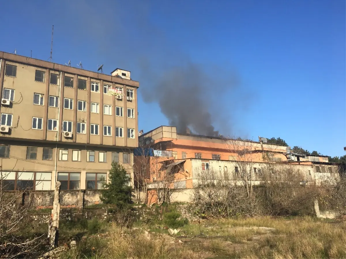 Deri İmalathanesinde Korkutan Yangın