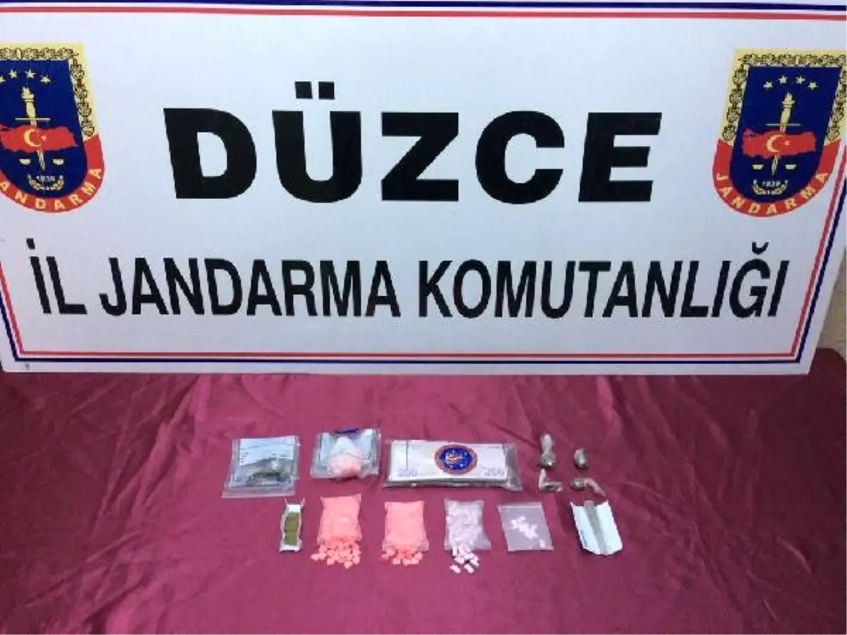 Düzce\'de Uyuşturucu Operasyonu: 2 Gözaltı