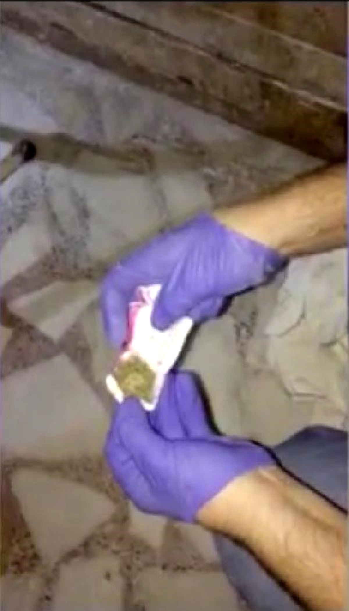 Ekmek Fırınında Silah ve Uyuşturucu Bulundu
