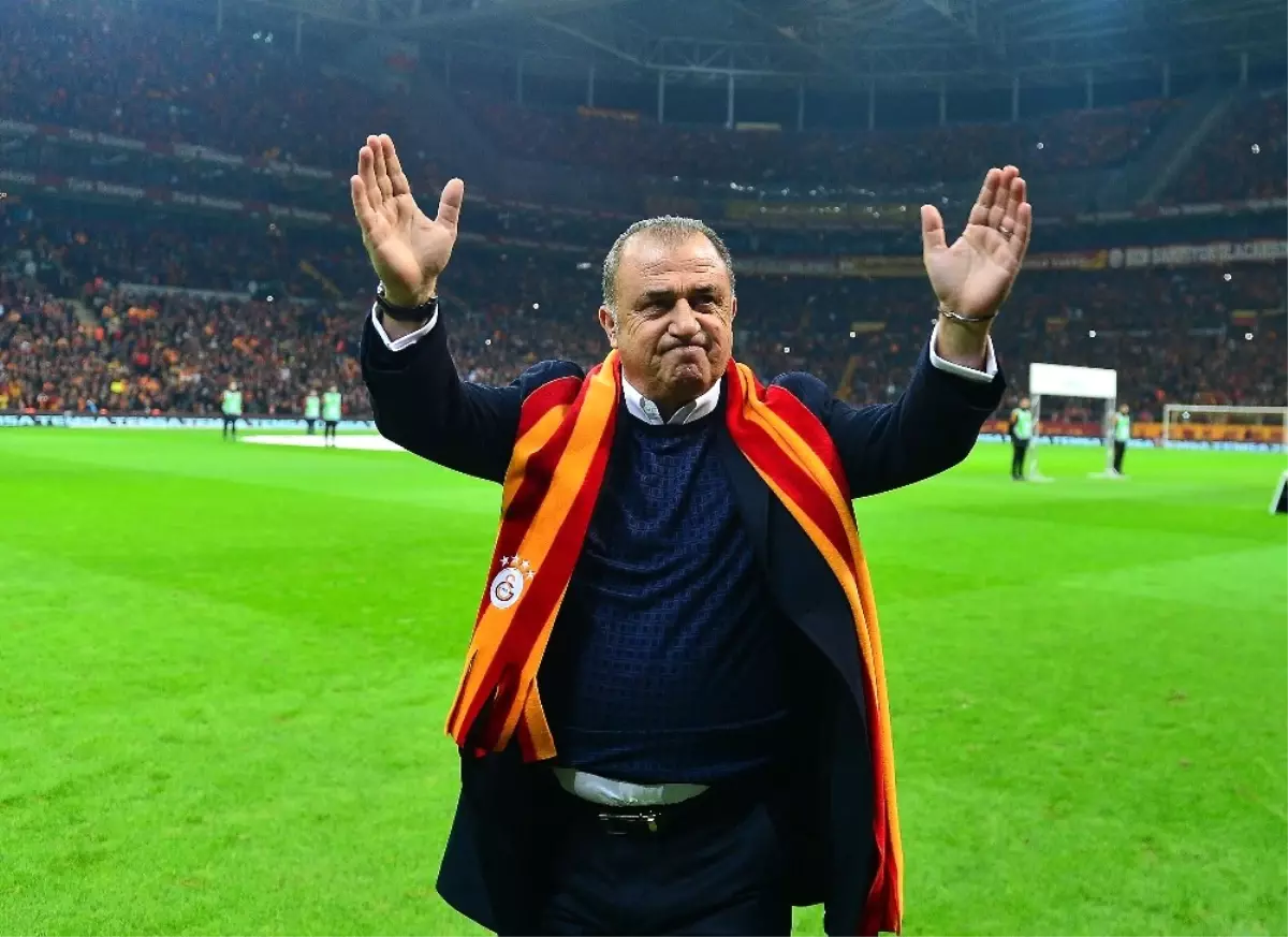 Fatih Terim\'e Türk Telekom\'da Sevgi Seli