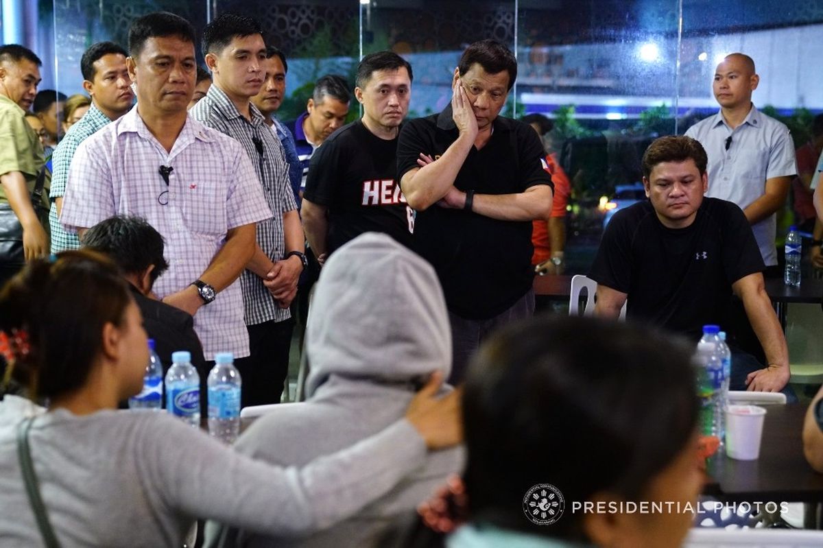 Filipinler Devlet Başkanı Duterte\'nin Gözyaşları