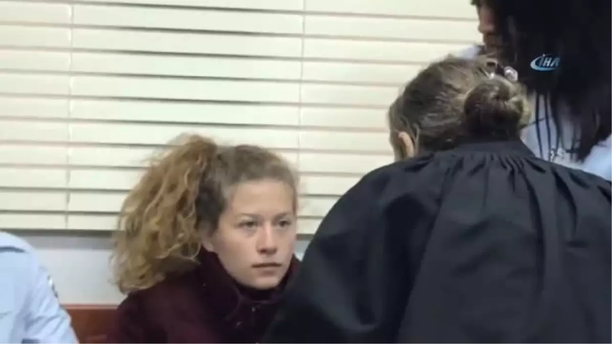 Filistinli Ahed Tamimi\'nin Gözaltı Süresi Uzatıldı