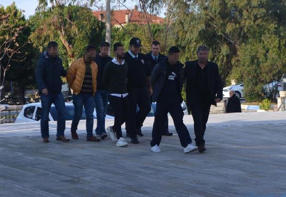 Foça\'da Hırsızlık Şüphelisi 2 Çetenin 6 Üyesine Tutuklama
