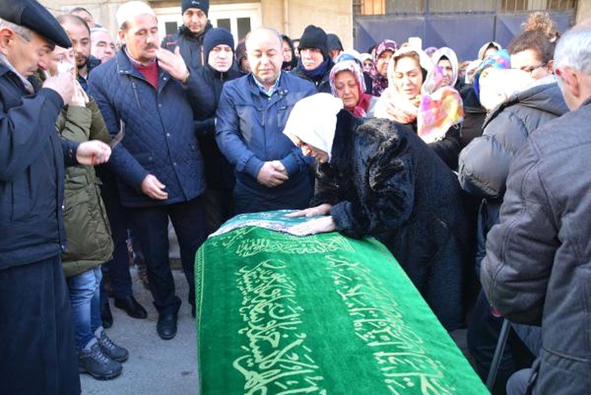 Gizem\'in Cenazesinde Göz Yaşları Sel Oldu