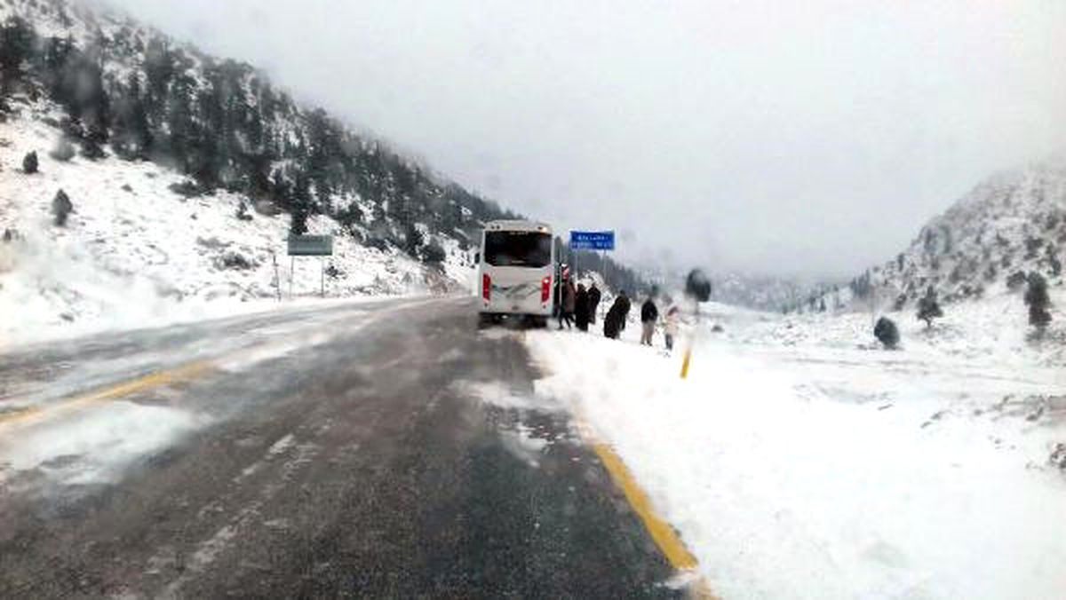Kar, Akseki- Seydişehir Yolunda Ulaşımı Aksattı