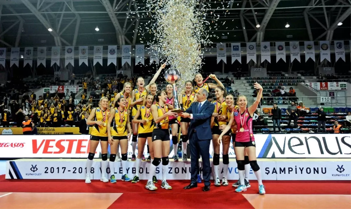 Kupa Voley\'de Şampiyon Vakıfbank