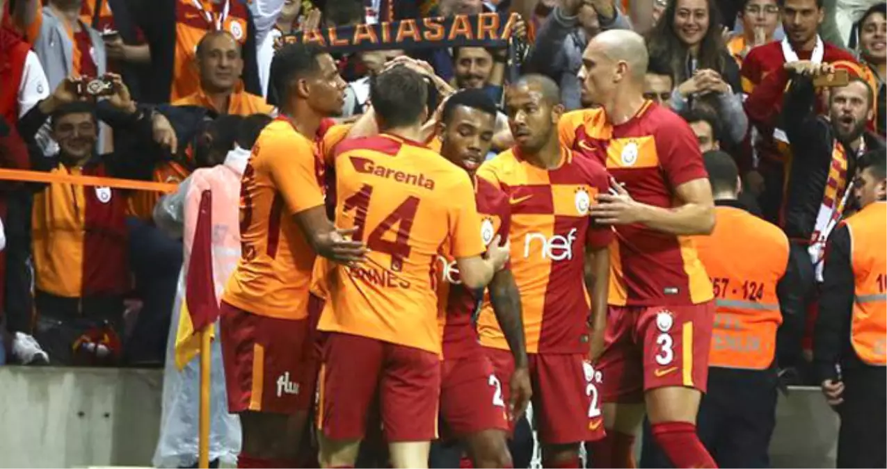 Galatasaraylı Maicon, Cezalı Duruma Düştü