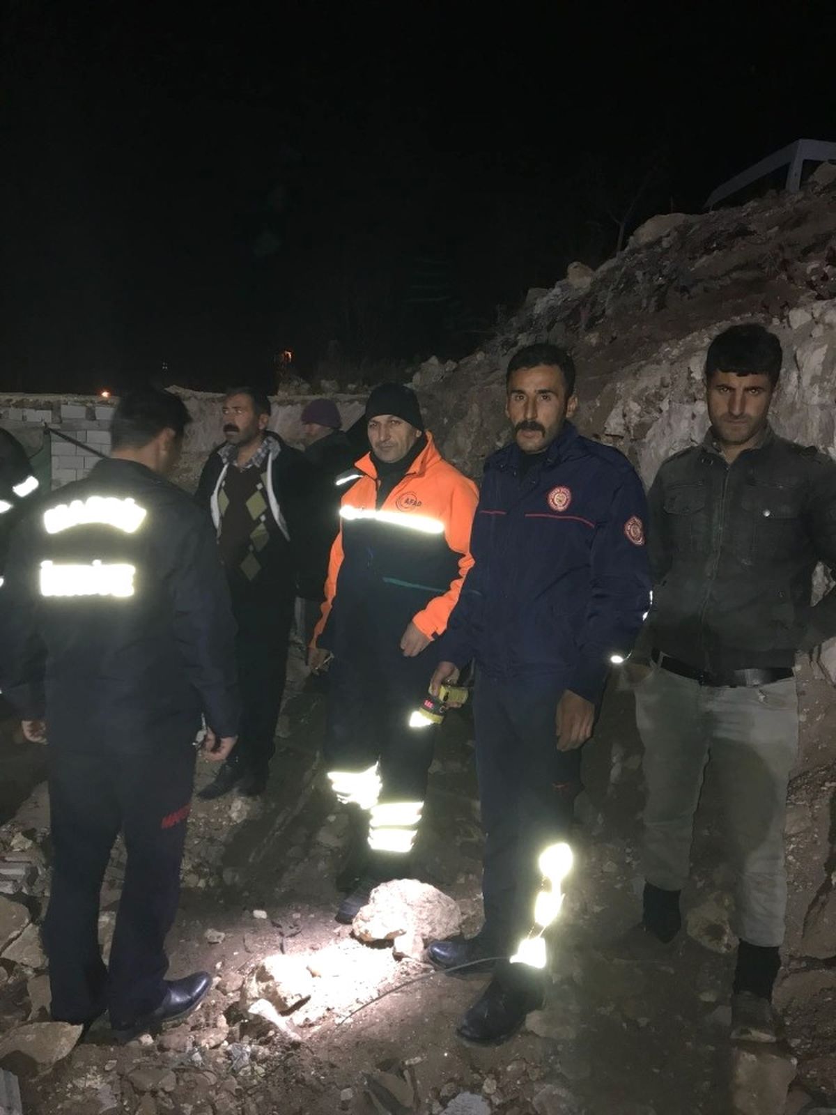 Mardin\'de Ahır Çöktü: 74 Hayvan Telef Oldu