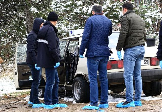 Ankara'nın Pursaklar ilçesinde devriye gezen polis ekipleri, park halindeki otomobil içinde erkek cesedi buldu. ile ilgili görsel sonucu