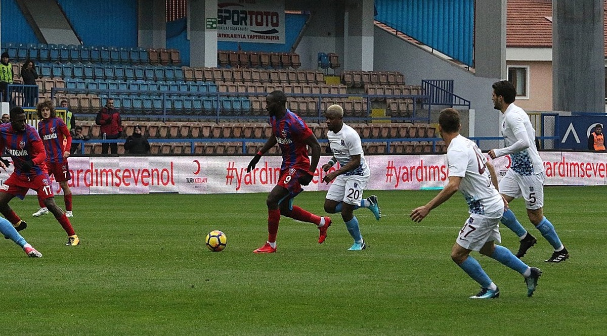 Süper Lig: Kardemir Karabükspor: 0 - Trabzonspor: 0 (Maç Devam Ediyor)