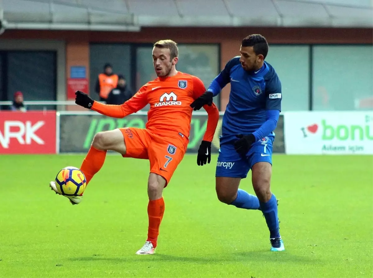 Süper Lig: Kasımpaşa: 1 - Medipol Başakşehir: 1 (İlk Yarı)