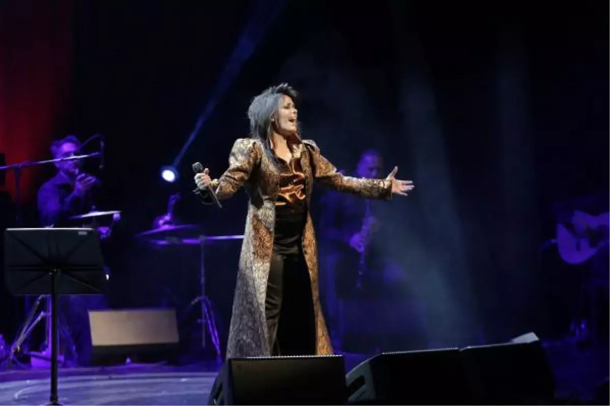 Yasmin Levy İstanbul\'da Ayakta Alkışlandı