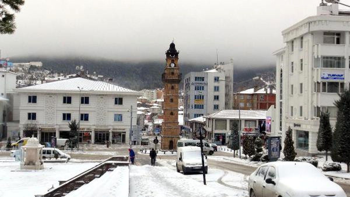 Yozgat\'ta Yollar Buz Pistine Döndü, Çok Sayıda Kaza Oldu