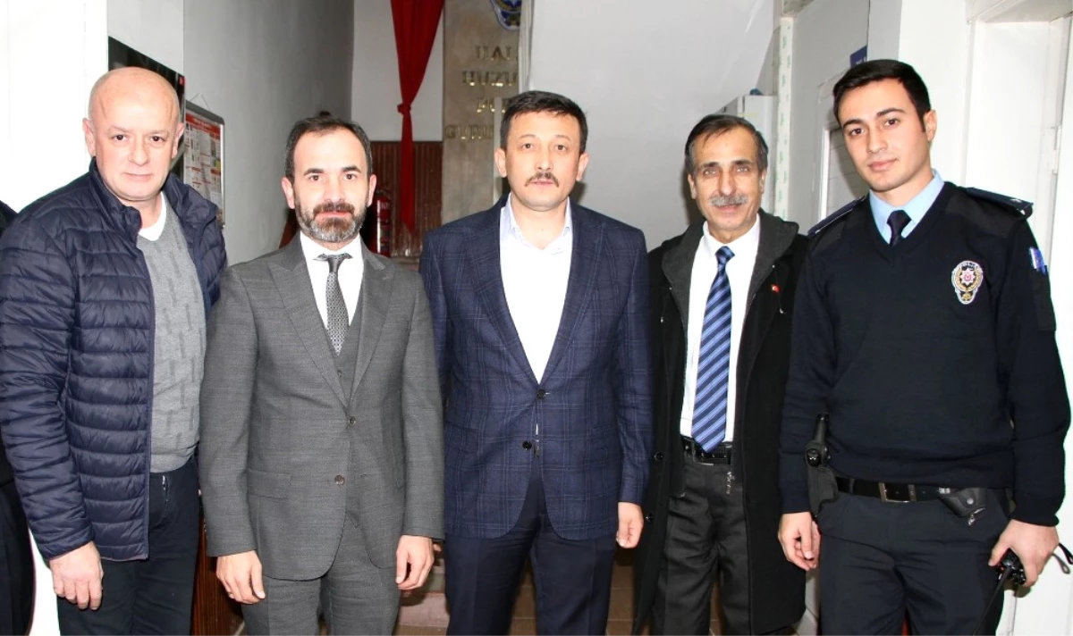 AK Parti Genel Başkan Yardımcısı Dağ, İzmir\'de Polisler ve Taksicilerle Bir Araya Geldi