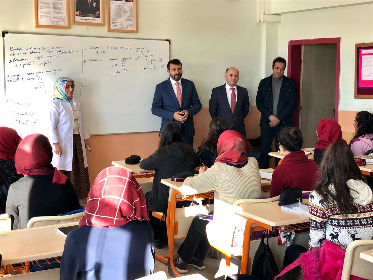 AK Parti Kırşehir Milletvekili Çetinkaya\'dan Okul Ziyareti
