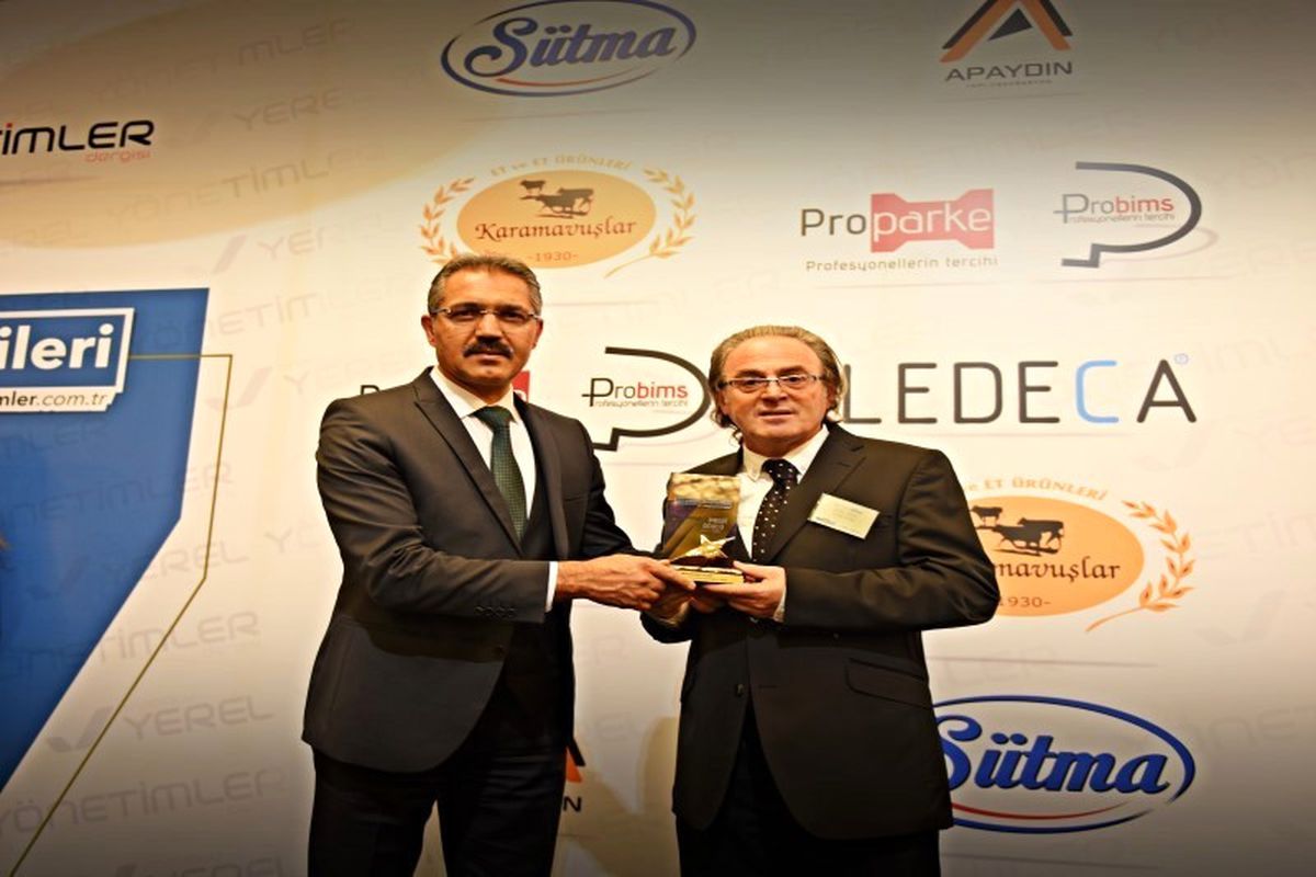 Başkan Bekler\'e \'Yılın Belediye Başkanı\' Ödülü