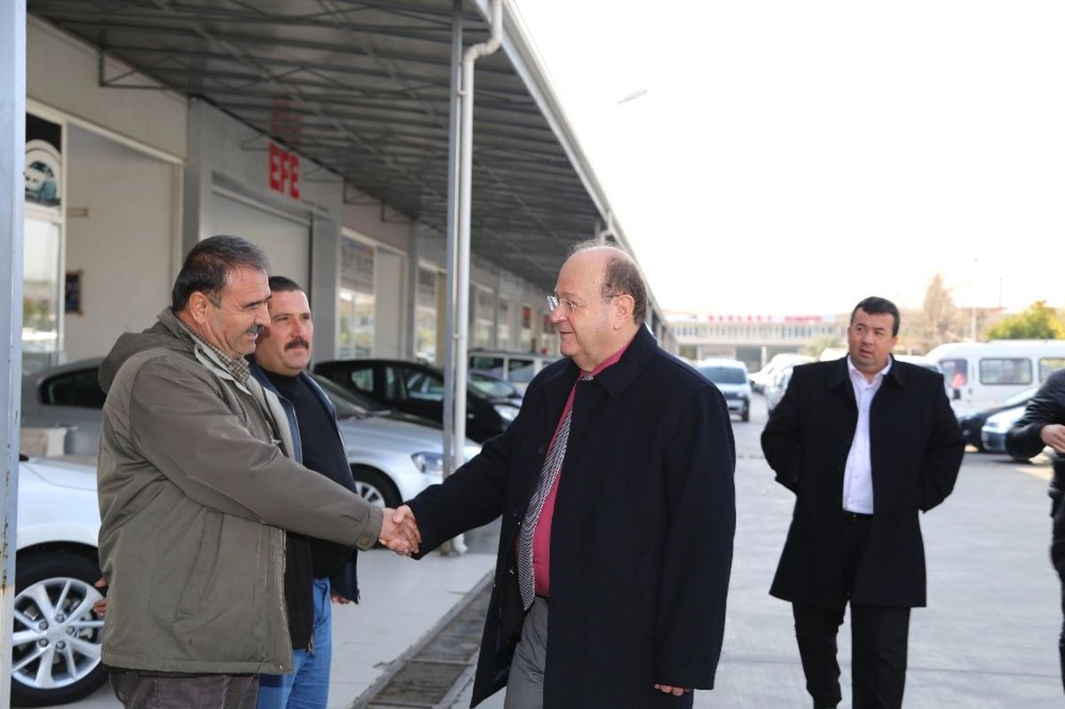 Başkan Özakcan, Galerici Esnafını Ziyaret Etti