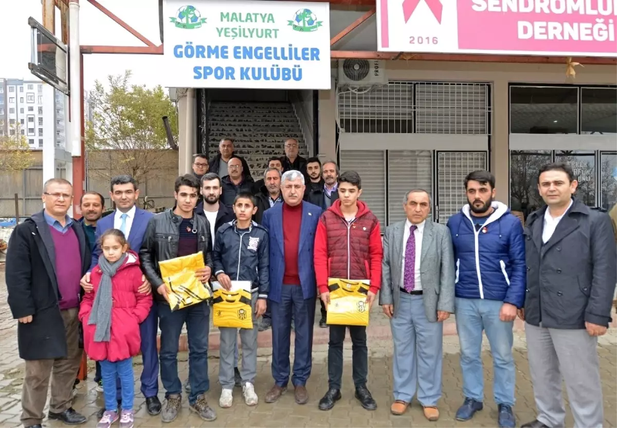 Başkan Polat Başarılı Sporcuları Ödüllendirdi