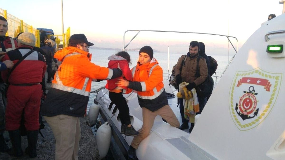 Çanakkale\'de Göçmen Kaçakçılığından 3 Tutuklama
