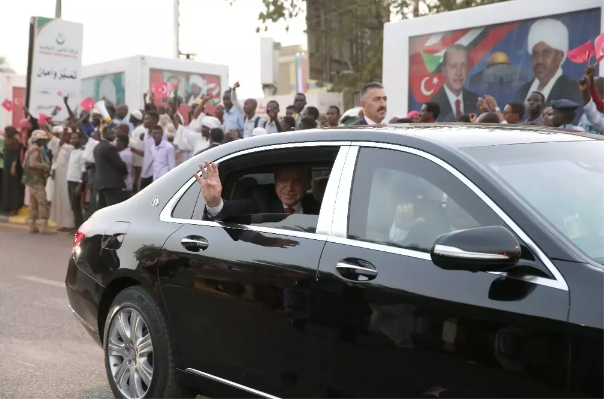 Erdoğan\'a Sudan\'da Sevgi Seli