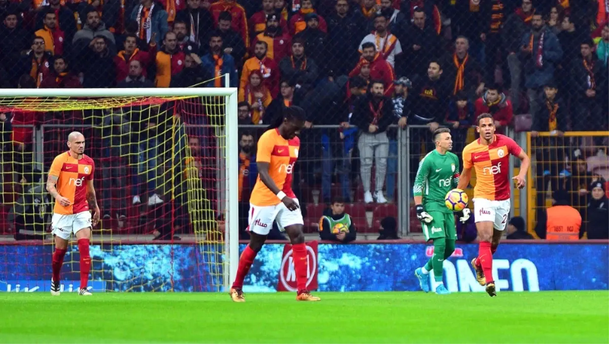 Galatasaray\'da 6 Futbolcuya İzin