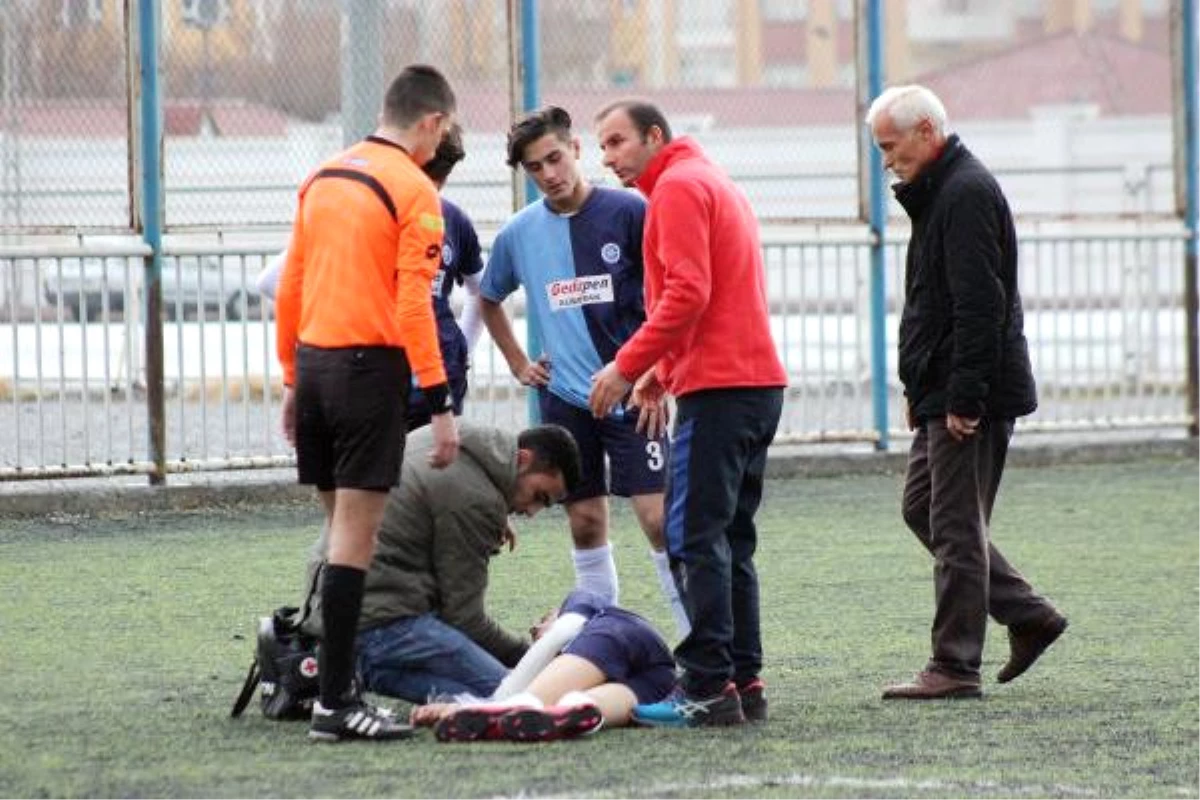Kayseri\'de Amatör Futbolcu Maç Sırasında Sara Nöbeti Geçirdi