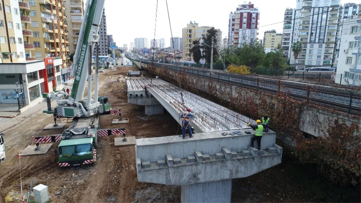 Köprülü Kavşakta Dev Kirişler de Yerini Buldu