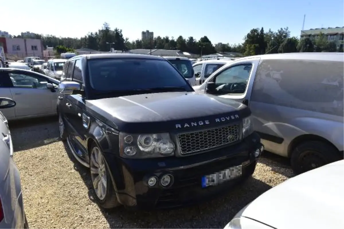 Lüks Otomobiller, Otoparkta Çürümeye Terk Edildi