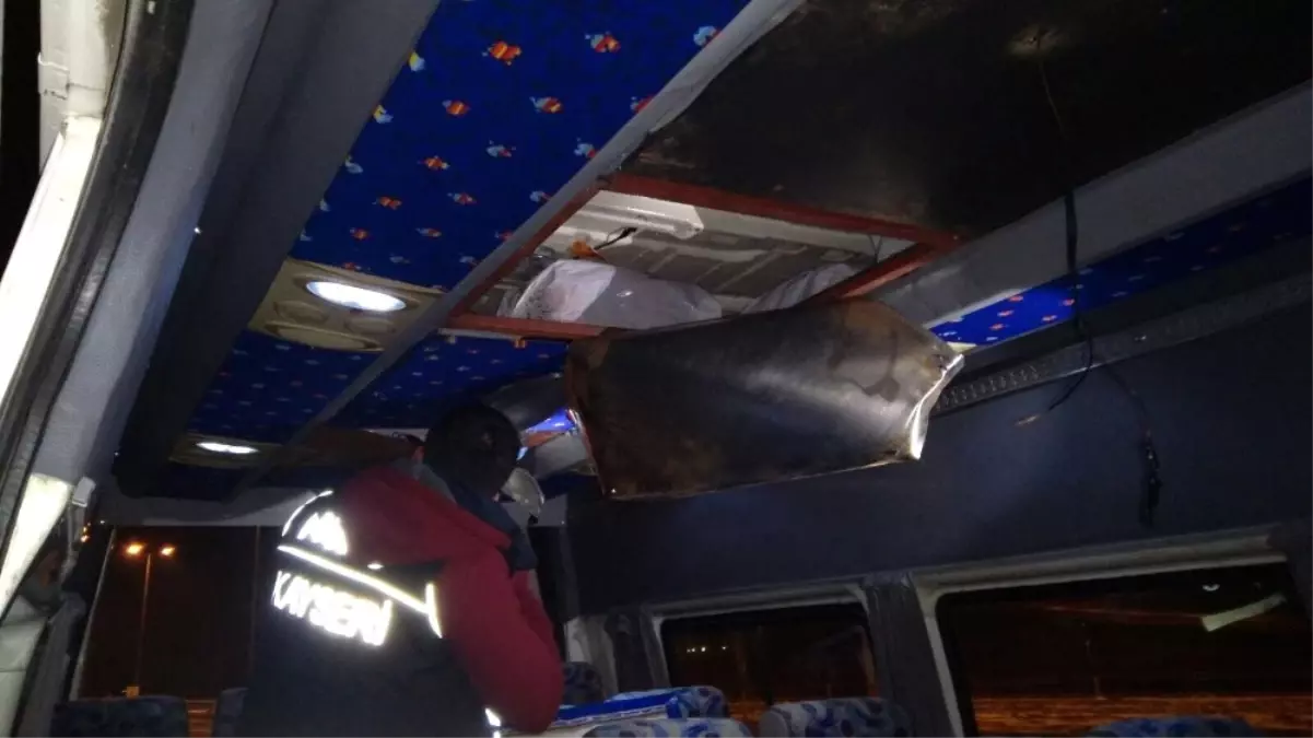 Minibüsün Döşemelerine Gizlenmiş 650 Kilo Kaçak Tütün Ele Geçirildi