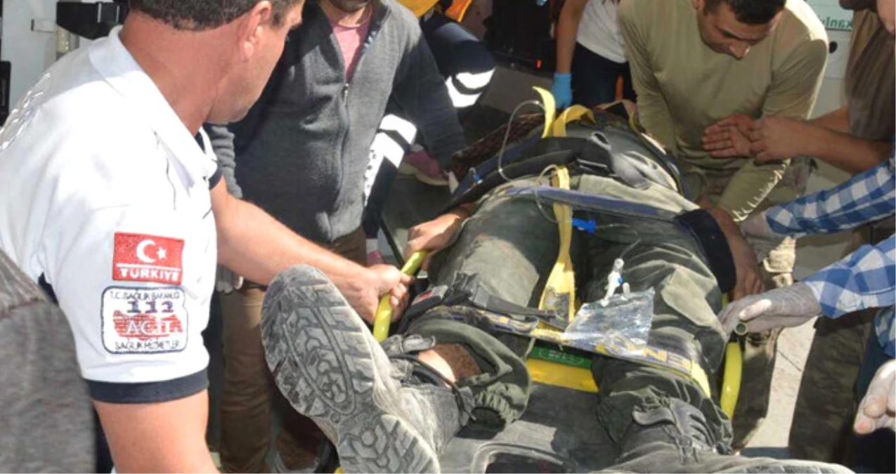 Şemdinli\'de El Bombası Kazayla Patladı: 1 Şehit, 2 Yaralı