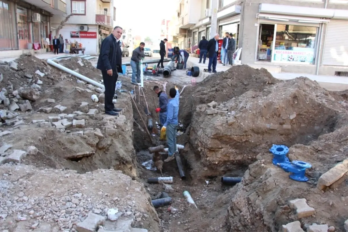 Silopi 1. Cadde\'de Çalışmalar Devam Ediyor