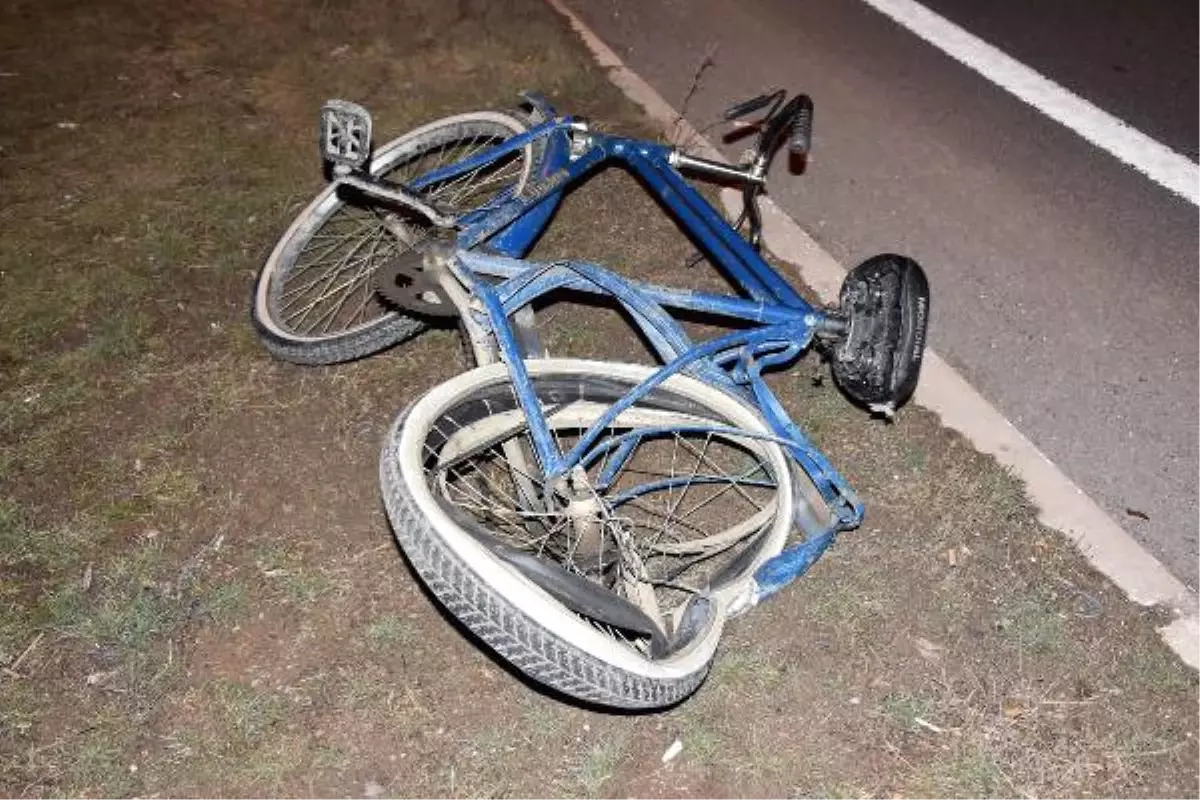 Sivas\'ta Otomobil Bisiklete Çarptı: 1 Ölü, 1 Yaralı