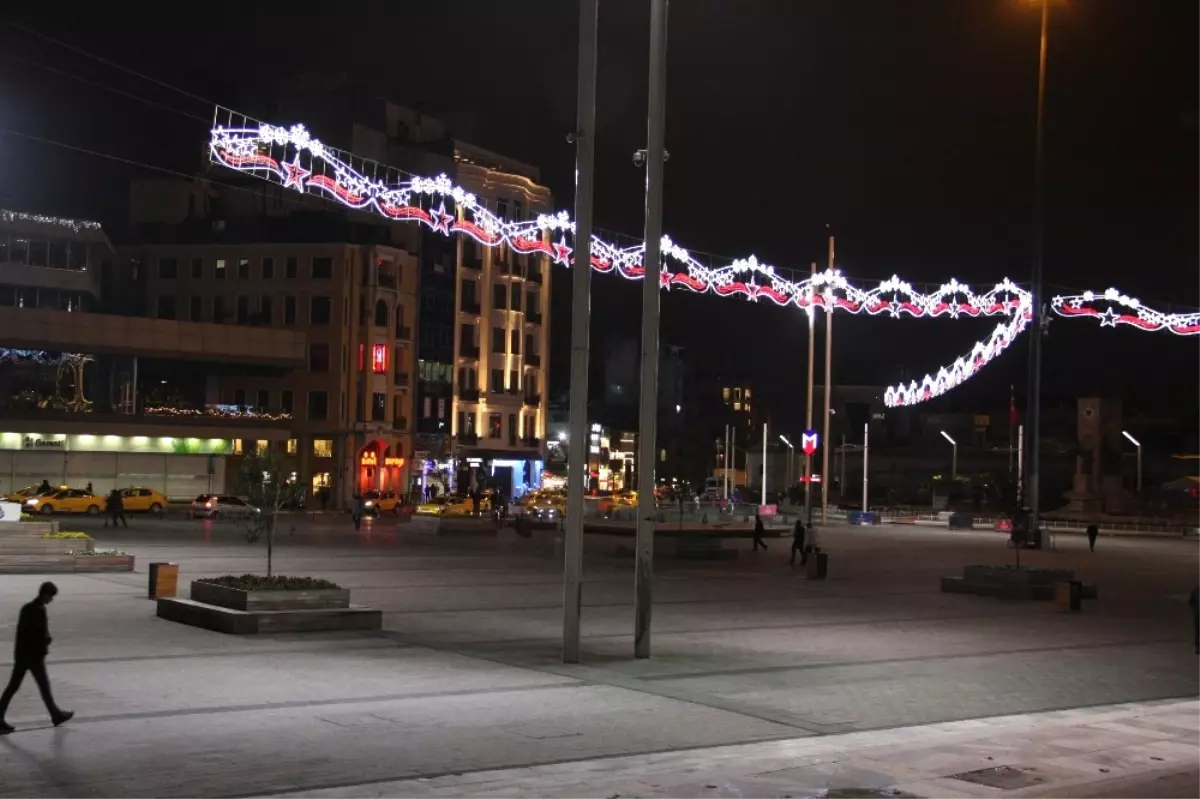 Taksim Meydanı Süslendi