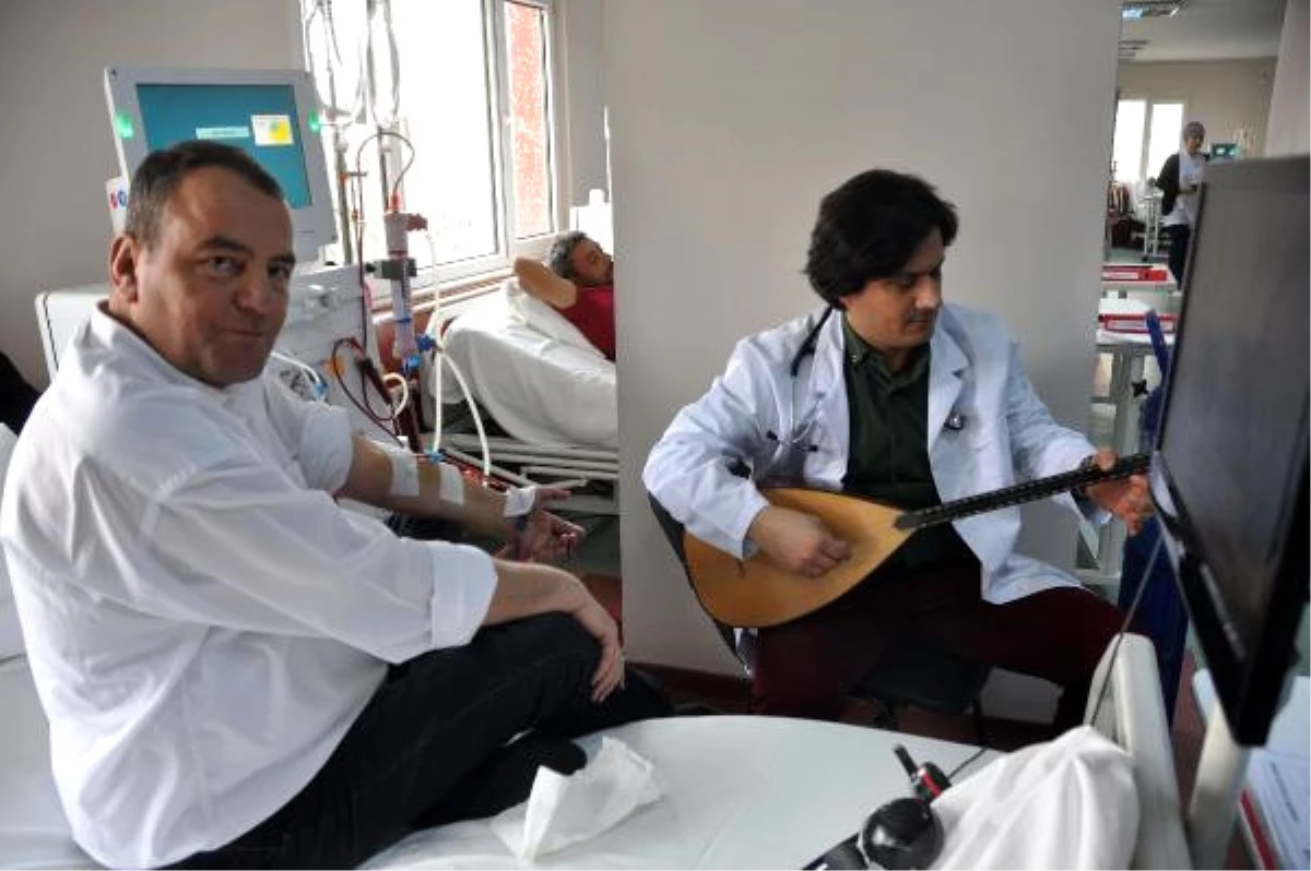 Trabzon\'da Doktordan Hastalara Sazlı Sözlü Terapi (2)