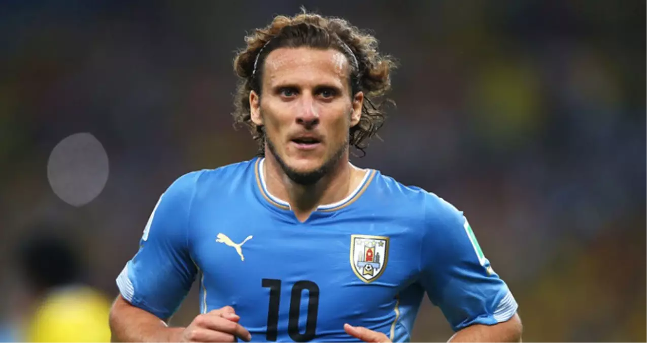 Uruguaylı Yıldız Diego Forlan, 38 Yaşında Eski Takımı Penarol\'e Geri Döndü