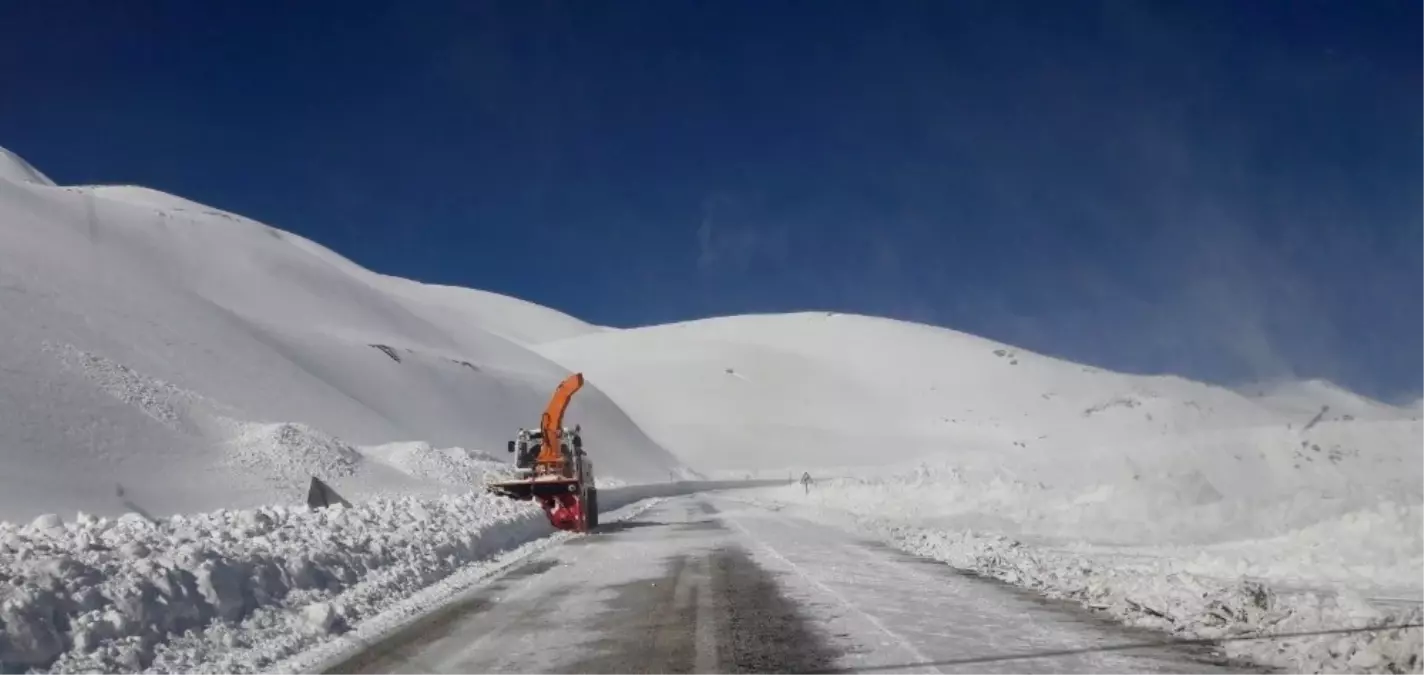 Van-Bahçesaray Karayolu Ulaşıma Açıldı