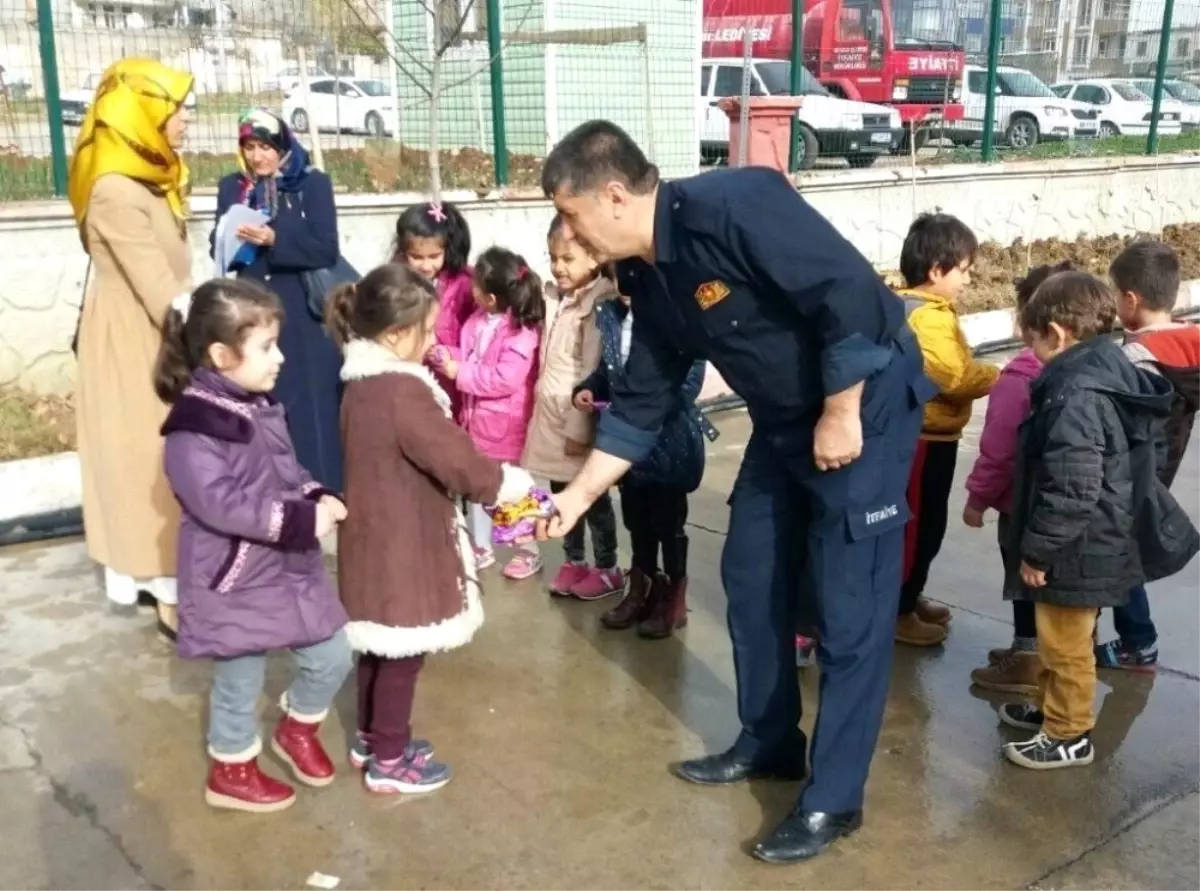 Anaokulu Öğrencileri İtfaiyecilik Hakkında Bilgi Aldı