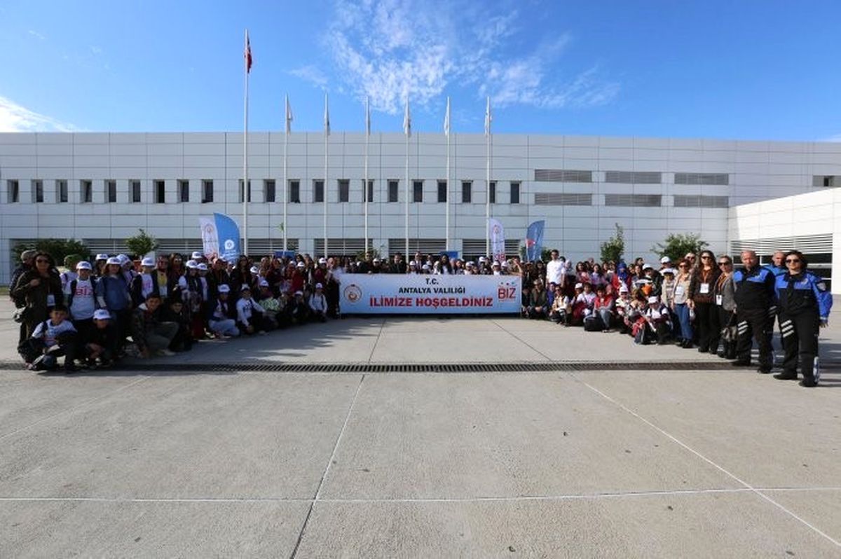 Antalya\'ya Giden Öğrenciler Bitlis\'e Mutlu Döndü