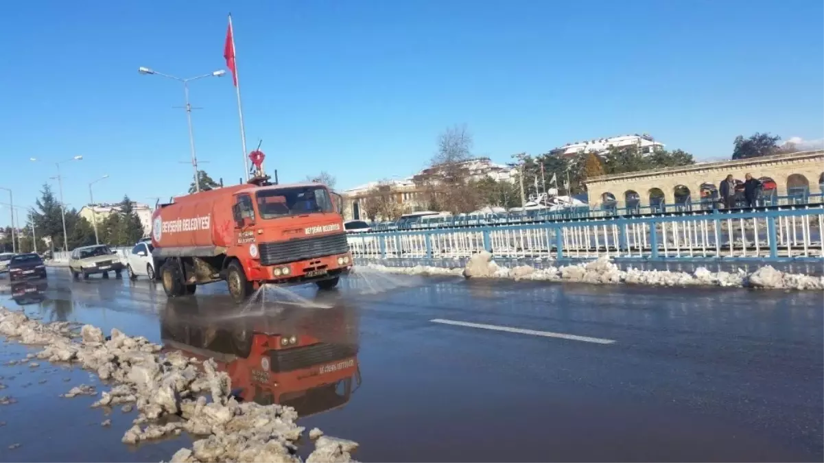 Beyşehir\'de Buzlanmaya Karşı Solüsyonlu Önlem