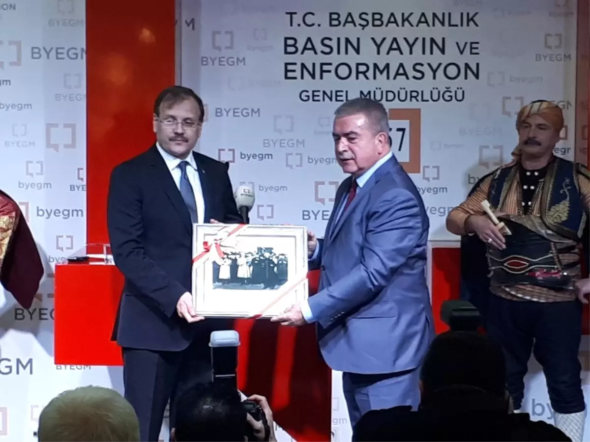 Çavuşoğlu: "15 Temmuz Fotoğrafları ve Kurtuluş Mücadelesinin Fotoğrafları Birebir Örtüşmektedir"