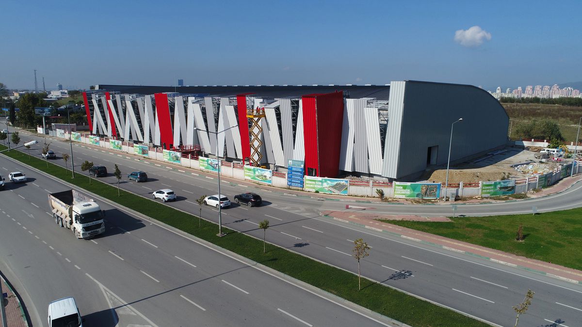 Dev Salonda Koltukların Montajı Yapıldı