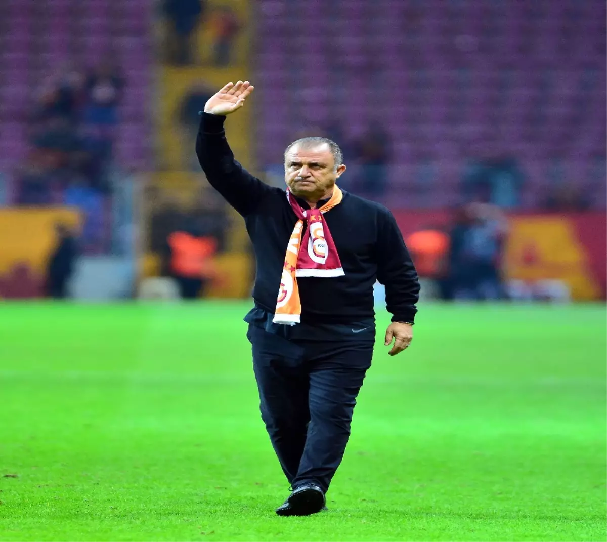 Fatih Terim Tribünlere Kayıtsız Kalmadı