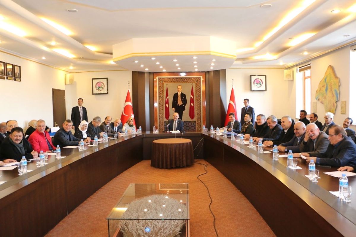 Isparta\'daki Son Muhtarlar Toplantısında Başarı Temennisi