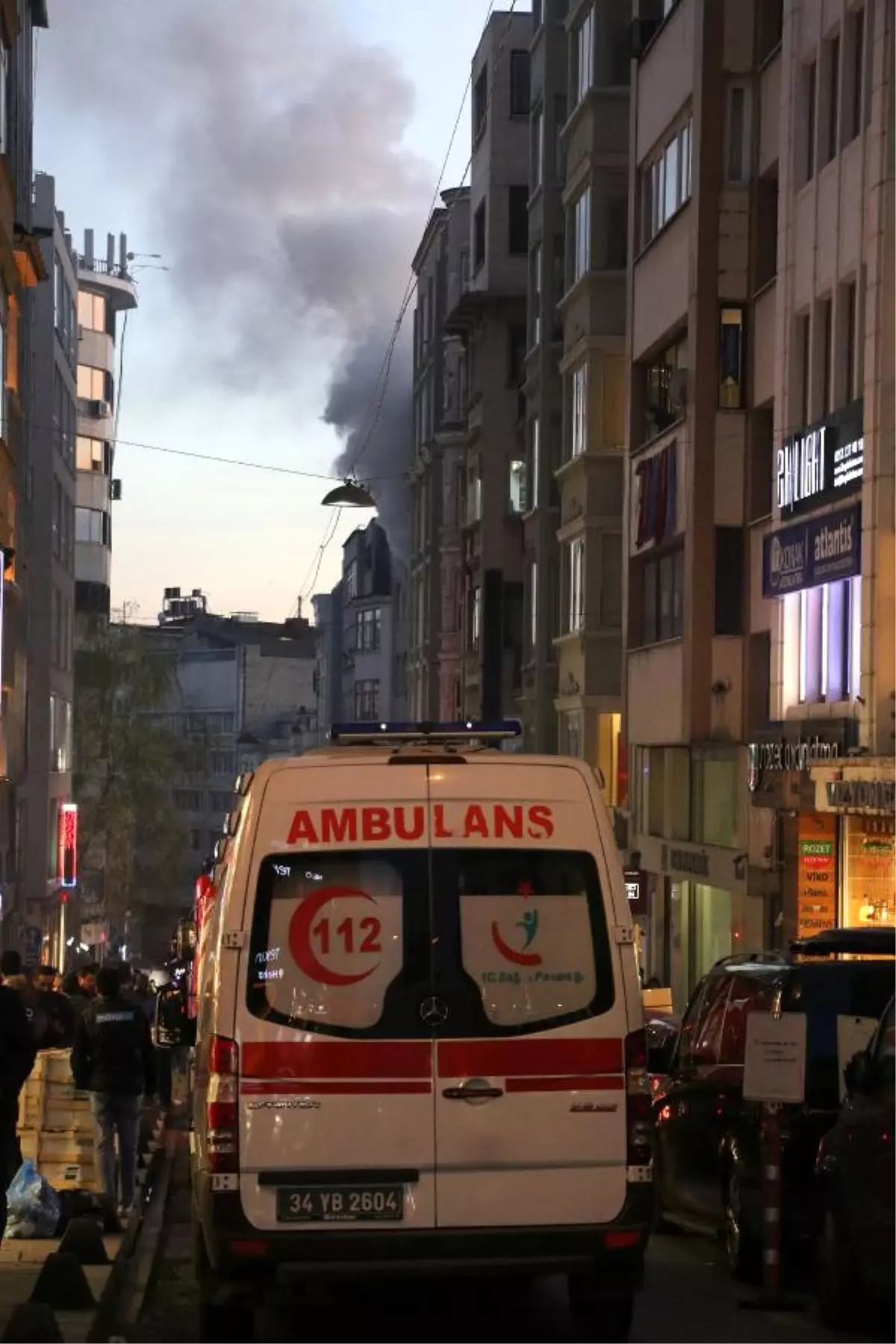 Karaköy\'de Patlama Sonrası Yangın(Geniş)