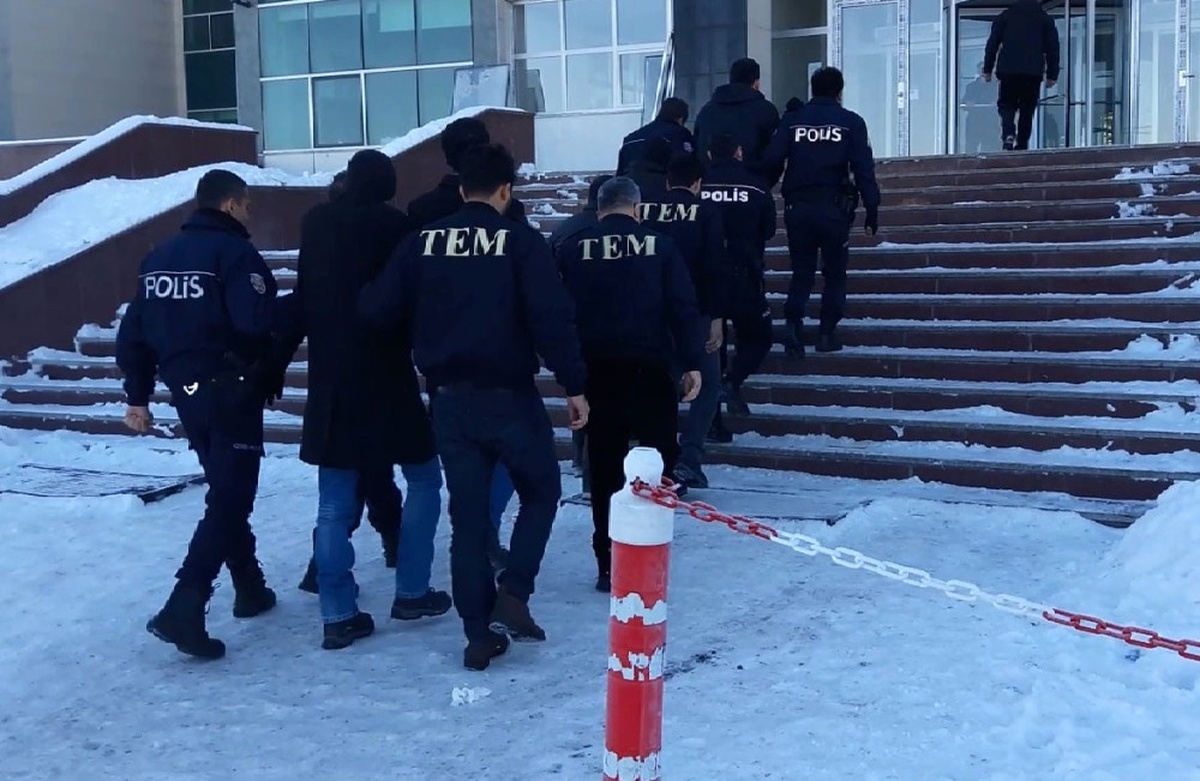 Kars Merkezli 12 İlde Fetö Operasyonu: 25 Gözaltı