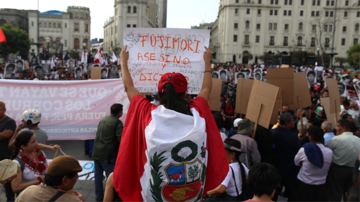 Peru\'da Fujimori İçin Çıkarılan Affa Protestolar