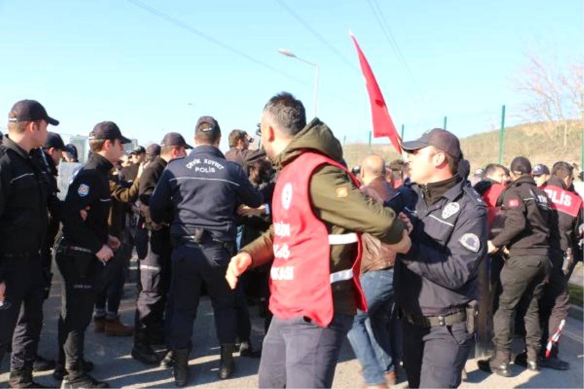 Polis, Ankara\'ya Yürümek İsteyen İşçilere Müdahale Etti: 33 Gözaltı