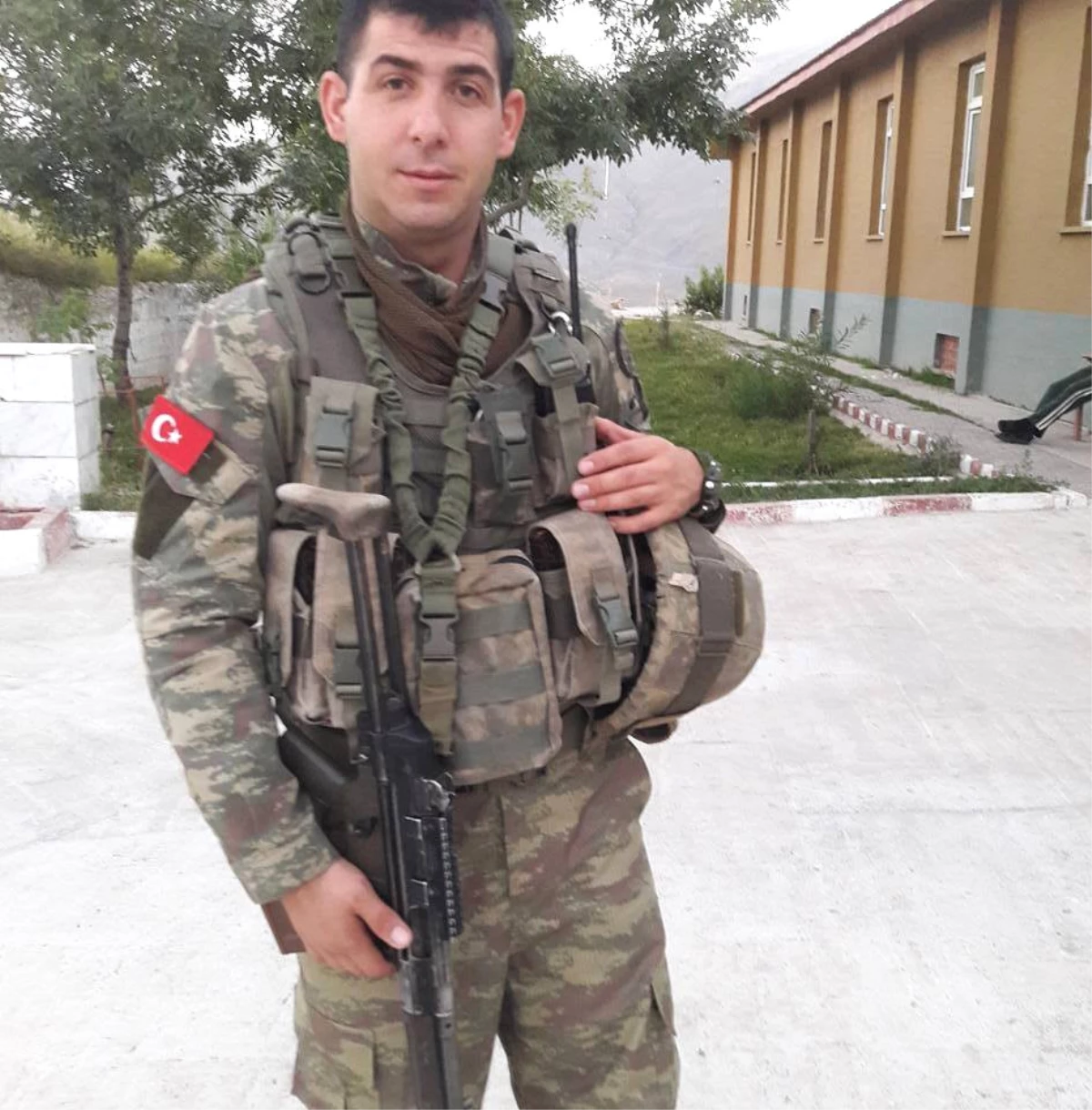 Şemdinli\'deki Çatışmada Akhisarlı Asker Yaralandı